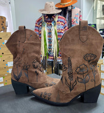 Load image into Gallery viewer, Consignment - Indiginize Creation - Freehand Burned Suede Western Boots – Wildflowers