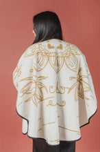 Load image into Gallery viewer, Miel Reversible Shawl