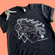 Load image into Gallery viewer, T-shirt &quot;Pow Wow Mom Club&quot;
