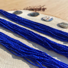 Load image into Gallery viewer, Czech Seed Bead 3Cut 10/0 Opaque Royal Blue Strung

