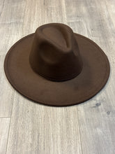 Load image into Gallery viewer, Felt Hat - Brown
