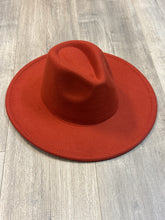 Load image into Gallery viewer, Felt Hat - Rusty Red
