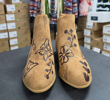 Load image into Gallery viewer, Consignment - Indiginize Creation - Freehand Burned Ankle Boots – Floral
