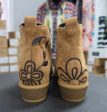 Load image into Gallery viewer, Consignment - Indiginize Creation - Freehand Burned Ankle Boots – Floral
