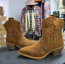 Load image into Gallery viewer, Consignment - Indiginize Creation - Freehand Burned Suede Western Boots – Mountain Design
