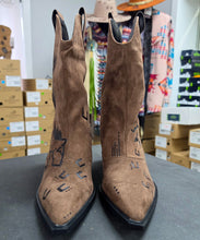 Load image into Gallery viewer, Consignment - Indiginize Creation - Freehand Burned Suede Western Boots – War Pony
