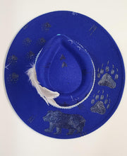 Load image into Gallery viewer, Royal Hat (Bear &amp; Pendant)
