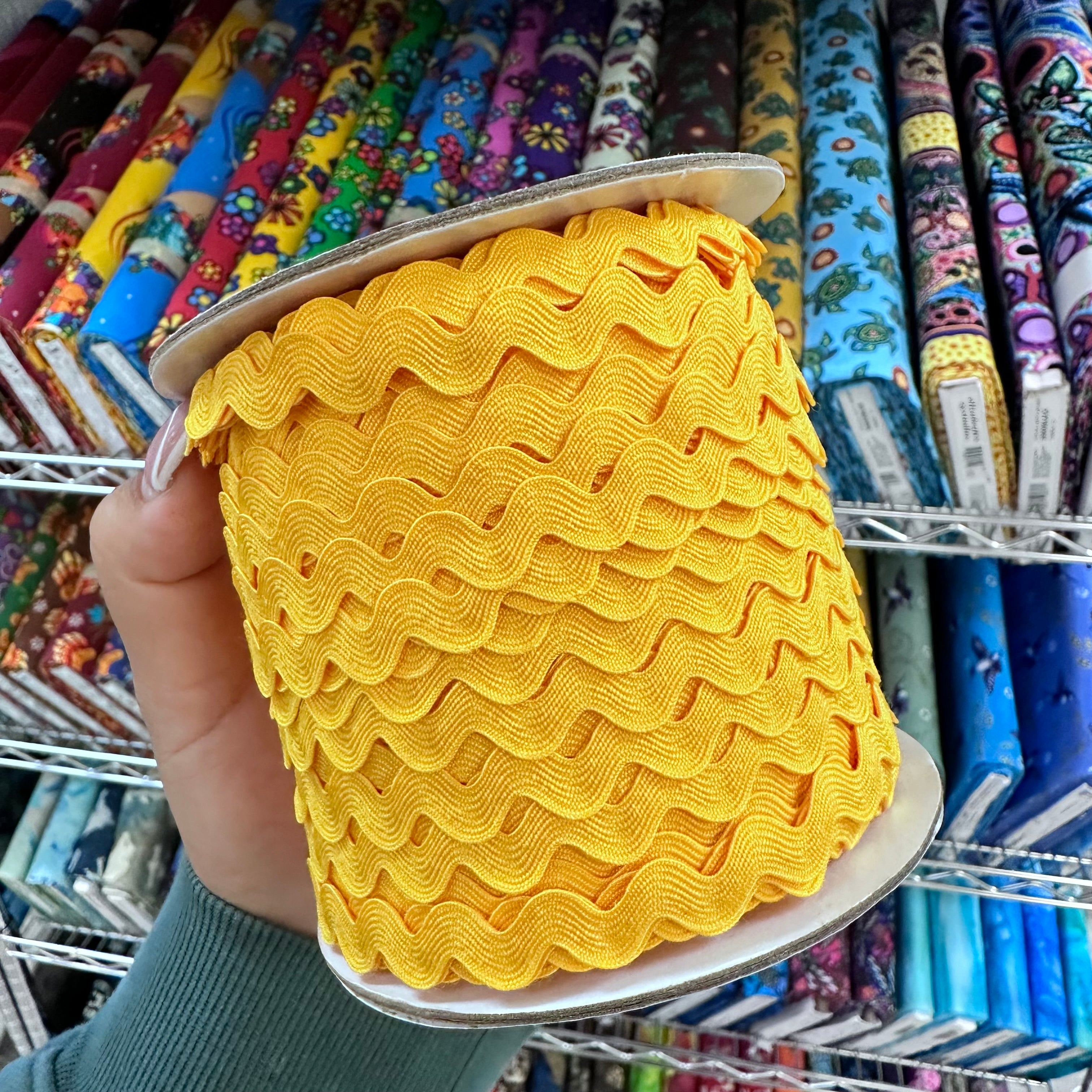 (Per/Meter) 15mm Tall Yellow Ric Rac 8256-012 – 4 Generations Creations