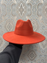 Load image into Gallery viewer, Felt Hat - Rusty Red
