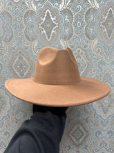 Load image into Gallery viewer, Felt Hat - Carmel
