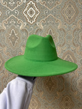 Load image into Gallery viewer, Felt Hat - Kelly
