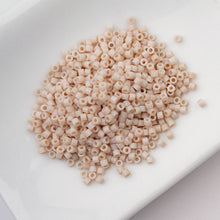 Load image into Gallery viewer, 11/0 Cylin Bead Matte Macaron - Oat Milk
