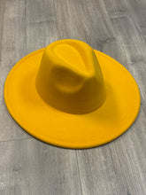 Load image into Gallery viewer, Felt Hat - Mustard

