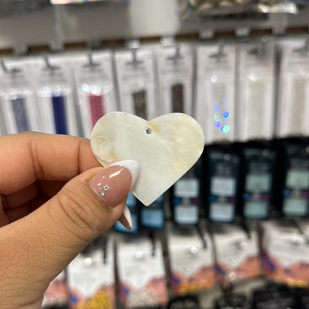 (Canada Only) White Heart Shell 40mm