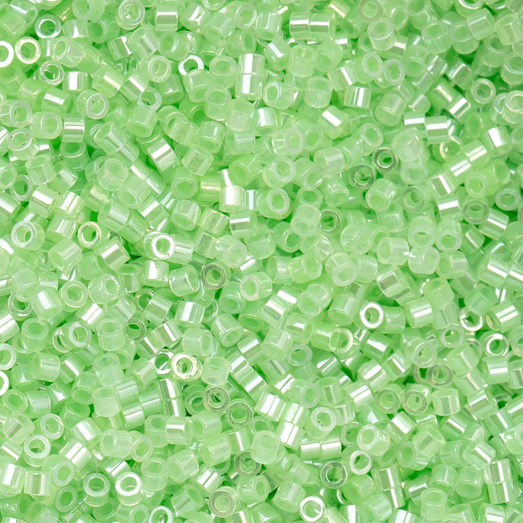 11/0 Cylin Bead Light Crystal Green