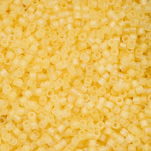 Load image into Gallery viewer, 11/0 Cylin Bead Matte Macaron AB - Butter
