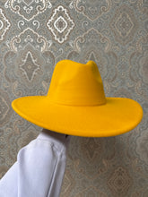 Load image into Gallery viewer, Felt Hat - Mustard
