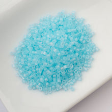 Load image into Gallery viewer, 11/0 Cylin Bead Matte Macaron AB - Sky Blue
