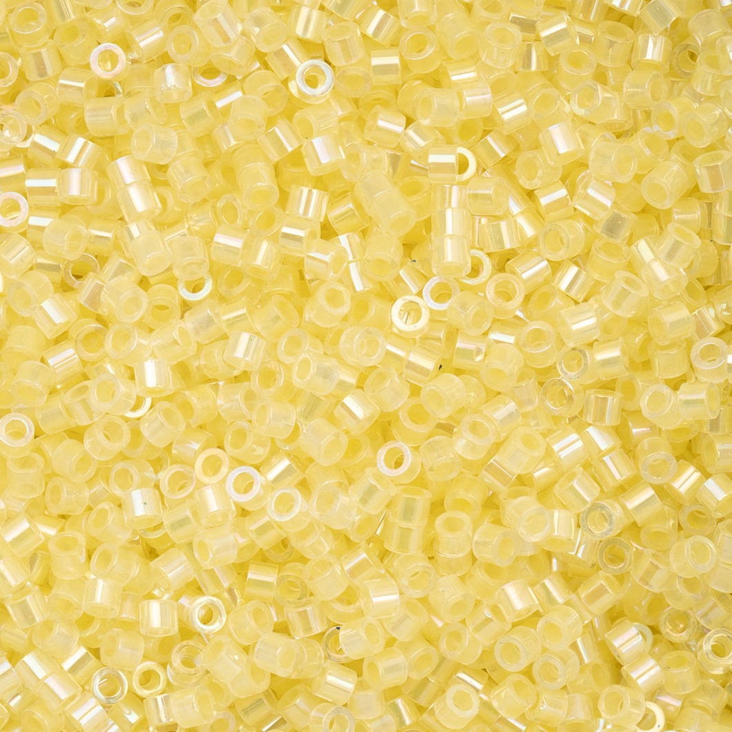 11/0 Cylin Bead Pale Yellow Lined