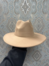 Load image into Gallery viewer, Felt Hat - Tan
