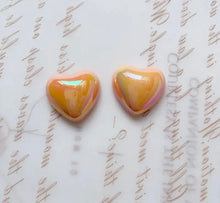Load image into Gallery viewer, AB Heart Resin Flatback 19x18 (1-each)
