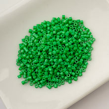 Load image into Gallery viewer, 11/0 Cylin Bead Green Kelly

