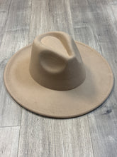 Load image into Gallery viewer, Felt Hat - Tan
