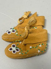 Load image into Gallery viewer, (Canada Only) Handmade - Baby Moccasins
