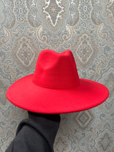 Load image into Gallery viewer, Felt Hat - Red
