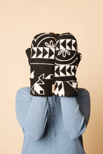 Load image into Gallery viewer, Star Mittens
