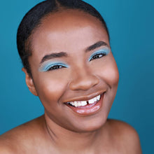 Load image into Gallery viewer, Fearless Eyeshadow - Sky Blue
