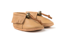 Load image into Gallery viewer, Yänionyen (Bear) - Baby Suede Shoes
