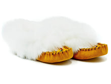 Load image into Gallery viewer, Yarënda’ (Rock) Tan/White Junior Suede and Rabbit Fur Moccasin
