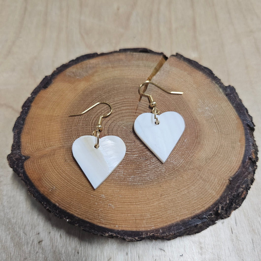 (25mm) Heart Shaped Shell Earrings
