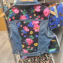 Load image into Gallery viewer, Shyemyim - Jean Vest (Large)
