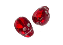 Load image into Gallery viewer, Glass Skulls 13mm Transparent Red/Black Painted
