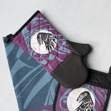 Load image into Gallery viewer, Neoprene Oven Mitt - Raven Moon by Allan Weir
