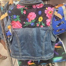 Load image into Gallery viewer, Shyemyim - Jean Vest (medium)
