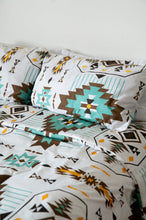 Load image into Gallery viewer, Comforter Set - (King/Queen) Western Purple
