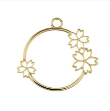Load image into Gallery viewer, Beadwork Findings - Gold Pendant Circle w/Flowers 33x36mm (4pc)
