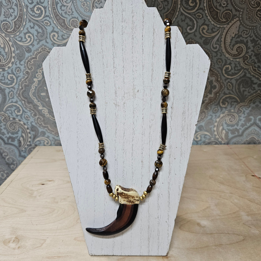 Hairbone Pipe Necklace with Tiger's Eye and imitation Grizzly Claw (TLNL04)